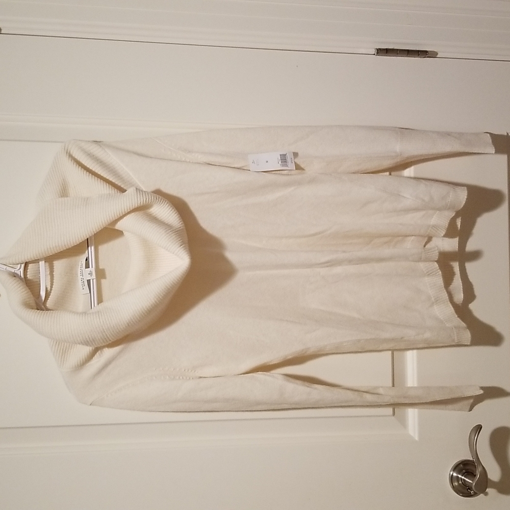 NWT Banana Republic size M Ivory cowl neck sweater
